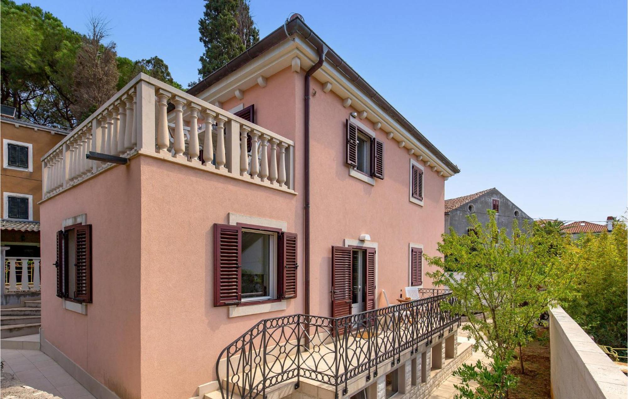 2 Bedroom Awesome Apartment In Veli Losinj Exterior photo